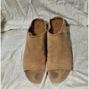 Aquatalia Tan Suede Peep Toe Block Heel Mules Size 9.5 GUC